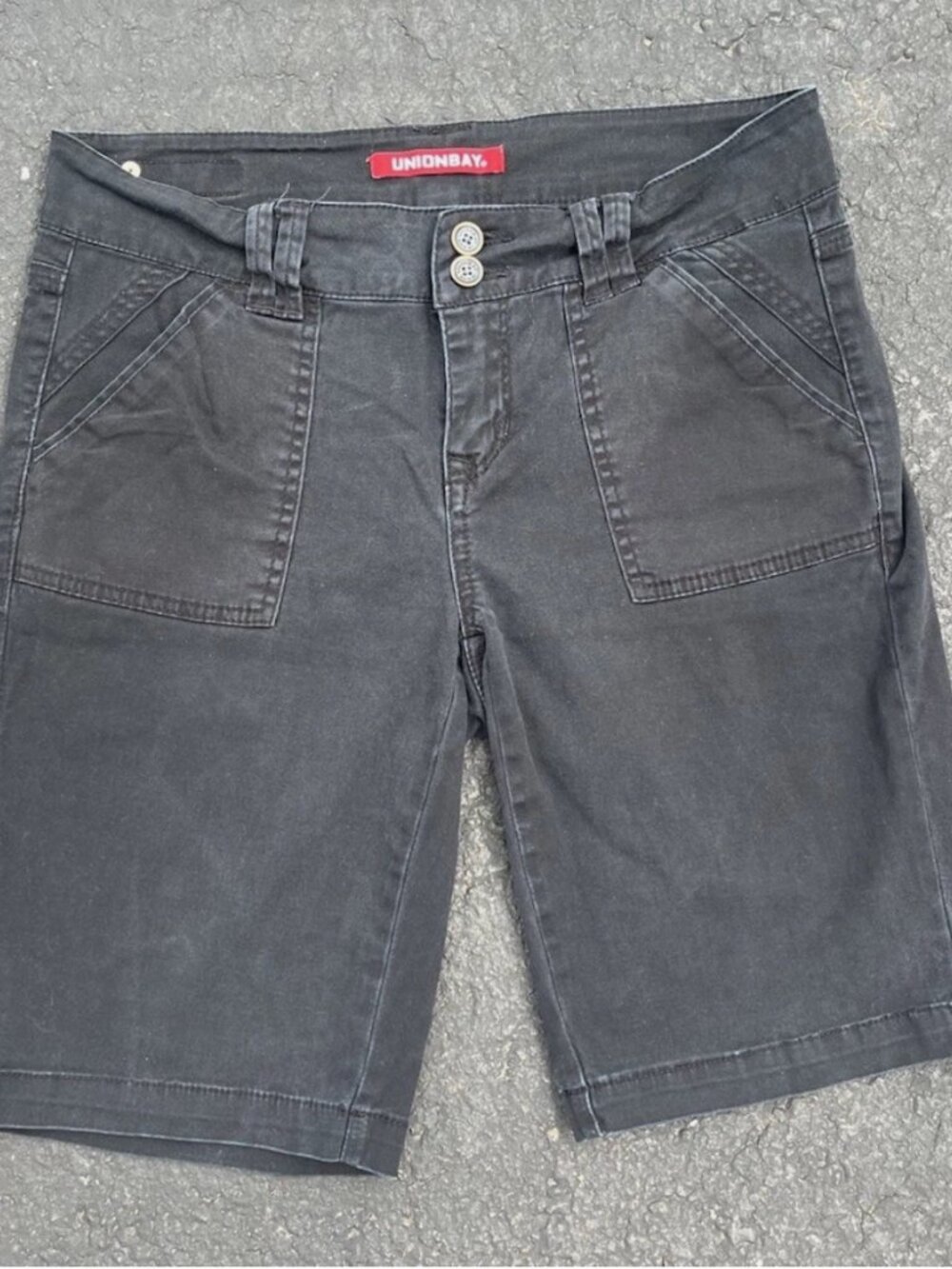 Vintage Women's Unionbay Black Cargo Shorts Size 9 Y2K Unique Pockets